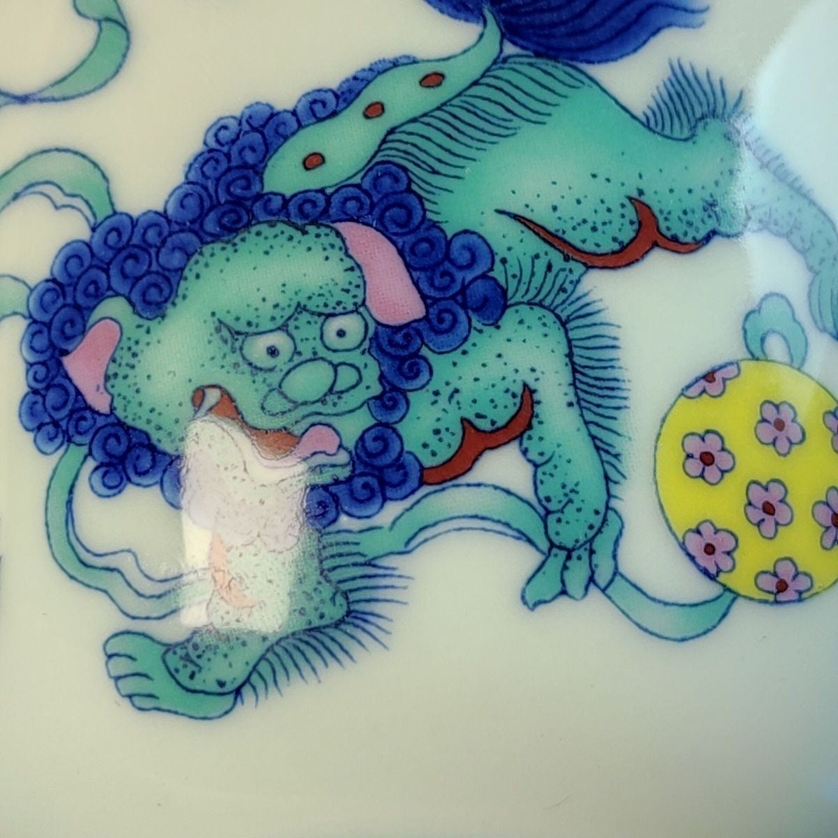 Underglaze Colored Lion Pattern Sancai Tea Bowl - ZenBrew Tea Store