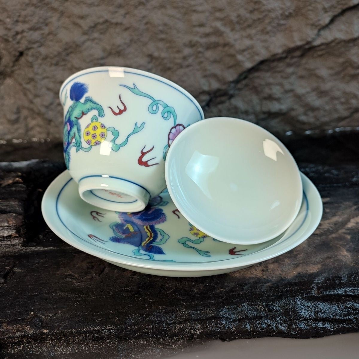 Underglaze Colored Lion Pattern Sancai Tea Bowl - ZenBrew Tea Store